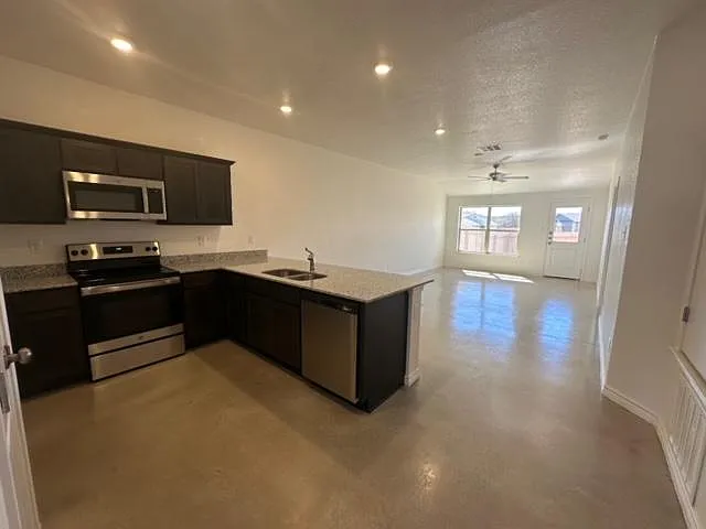 1201 Lehmann Dr #B — Photo 4
