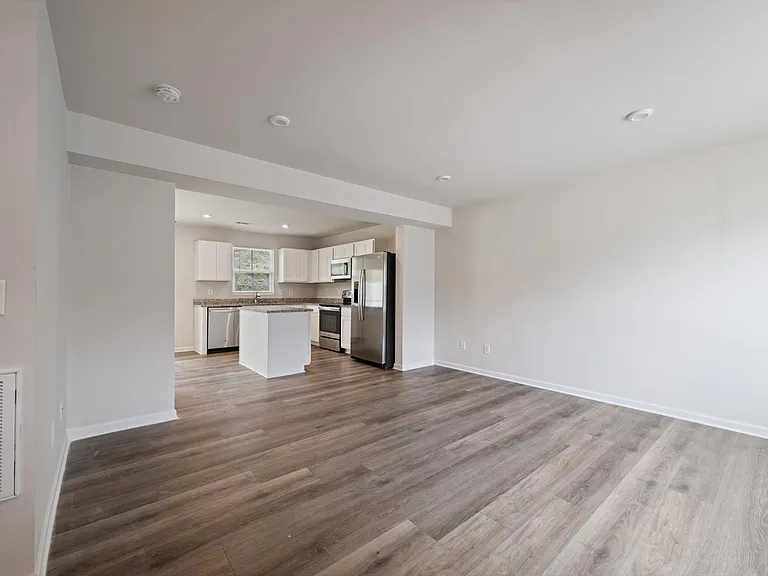 1607 Mountain Ash Ln — Photo 12