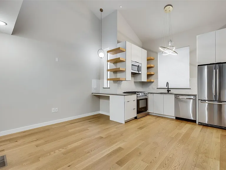 913 Duncan Ln #203 — Photo 6