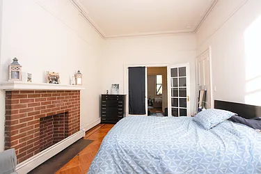 Rented by R New York