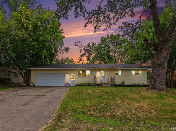 3376 Chalice Rd, Orion, MI 48359