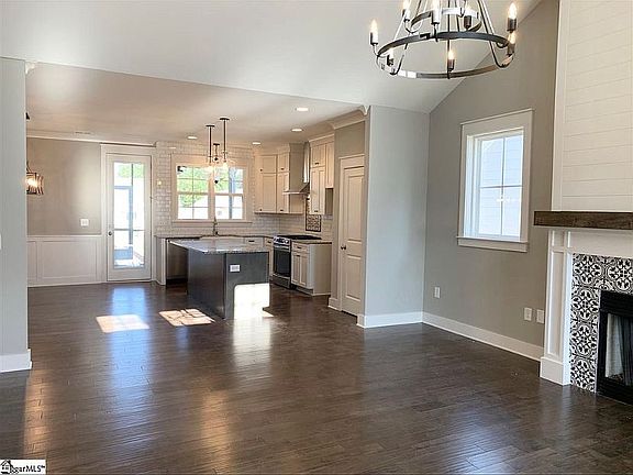 2nd image of 411 Yellowbird St