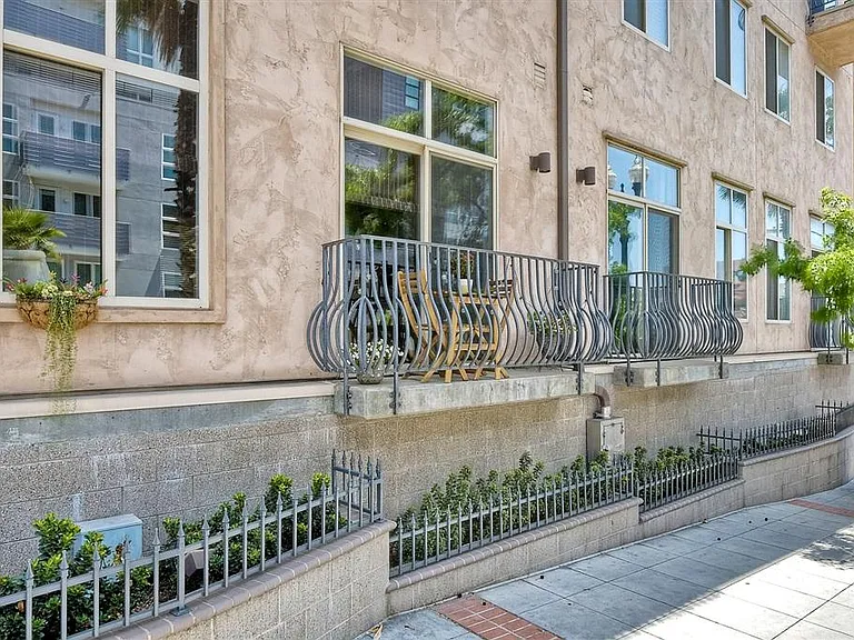 801 W Hawthorn St W #400 — Photo 20
