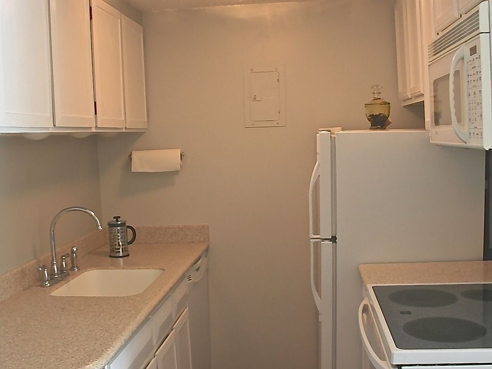 1st image of 799 N Dahlia St APT 303