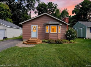 11381 Norway Dr, Hartland, MI 48353