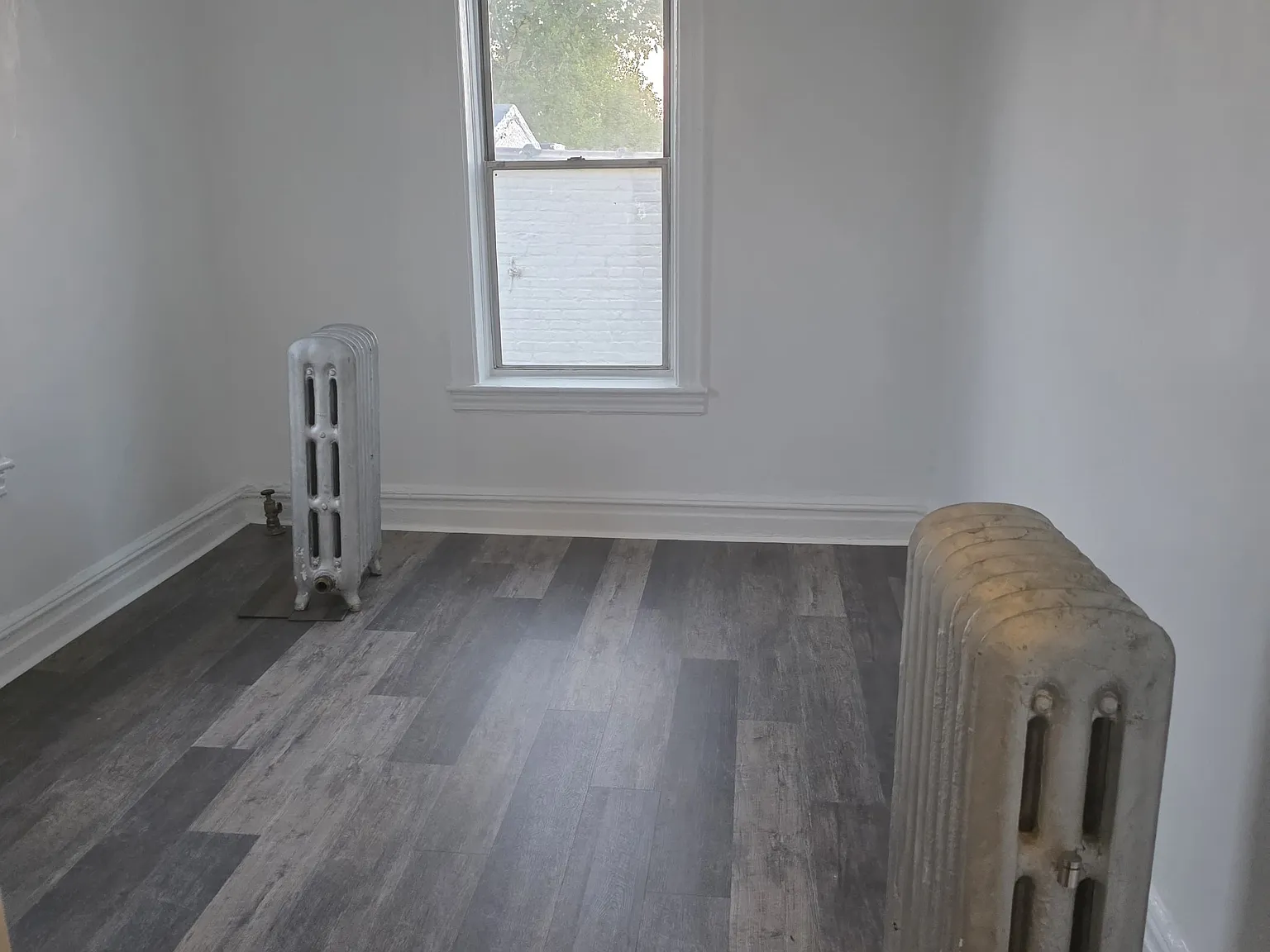 2 bed, 825 sqft, $2,400 — Photo 2