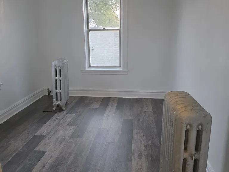 1779 61st St #3R — Photo 2
