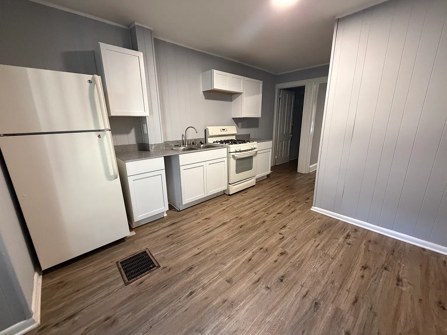 1 bed, 100 sqft, $945 — Photo 3