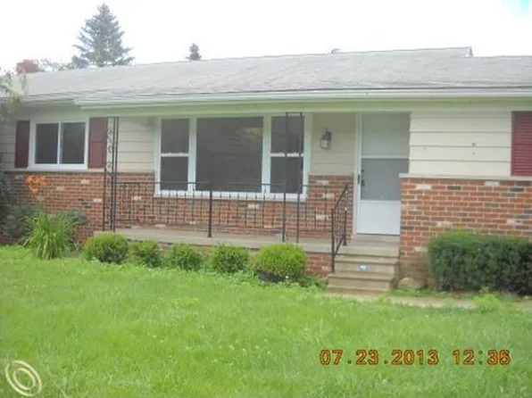 Clyde Rd, Fenton, MI 48430