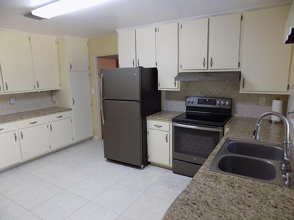 4th image of 1640 East Ave