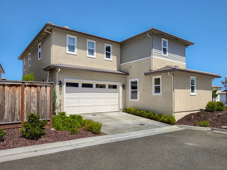 2471 Lake Club Dr — Photo 3