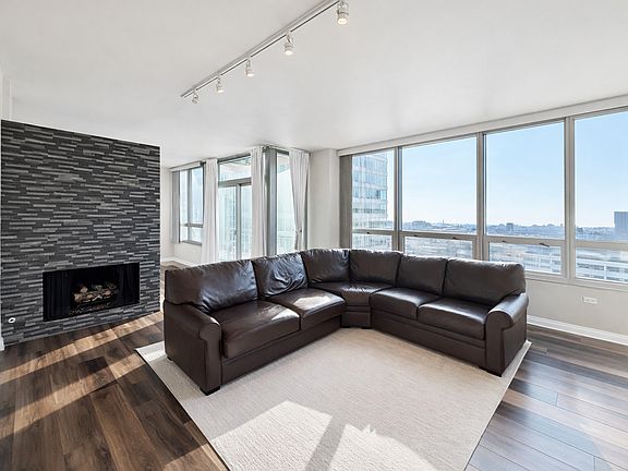 3rd image of 701 S Wells St APT 1506