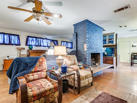3rd image of 3722 Devonshire Ct