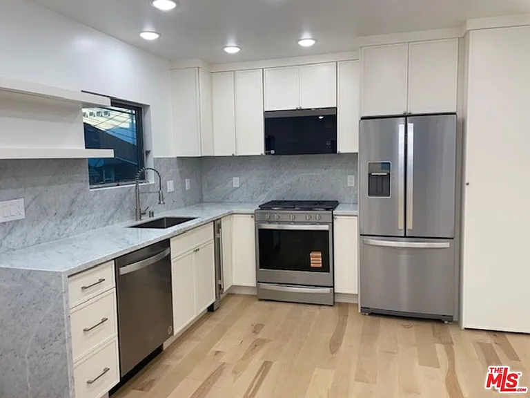 245 Windward Ave — Photo 5