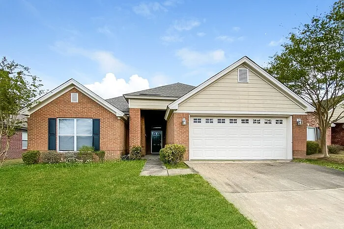 4 bed, 2.0 bath, 2221 sqft, $2,295 — Photo 1
