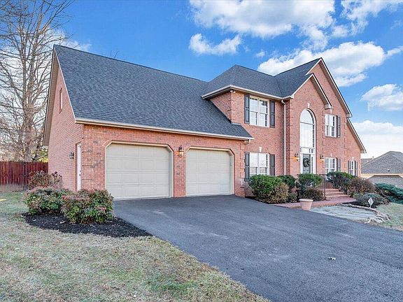 3rd image of 232 Post Oak Dr