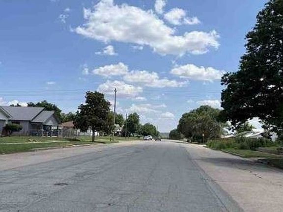 Exterior Neighborhood (street photo)