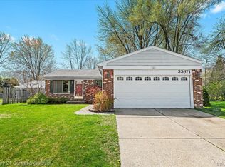 33671 Longwood Dr, Farmington Hills, MI