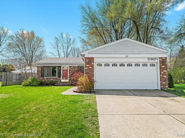 33671 Longwood Dr, Farmington Hills, MI 48335