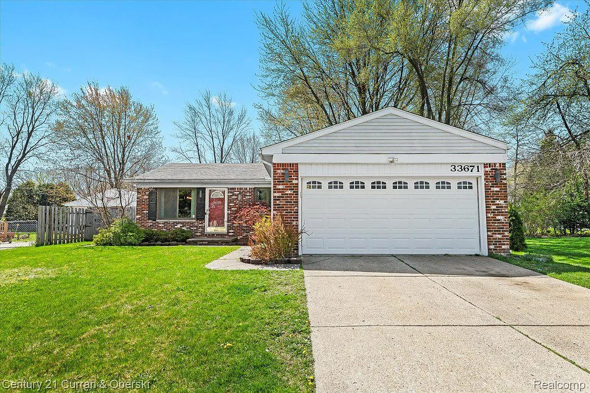 33671 Longwood Dr photo 1