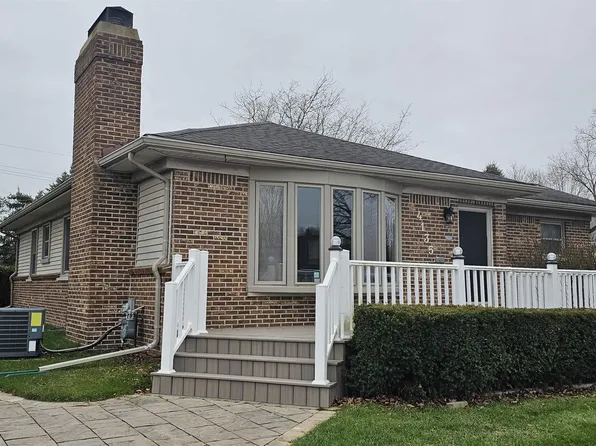 4135 Neuman Rd, Saint Clair, MI 48079