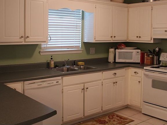 huge kitchen with lots of space