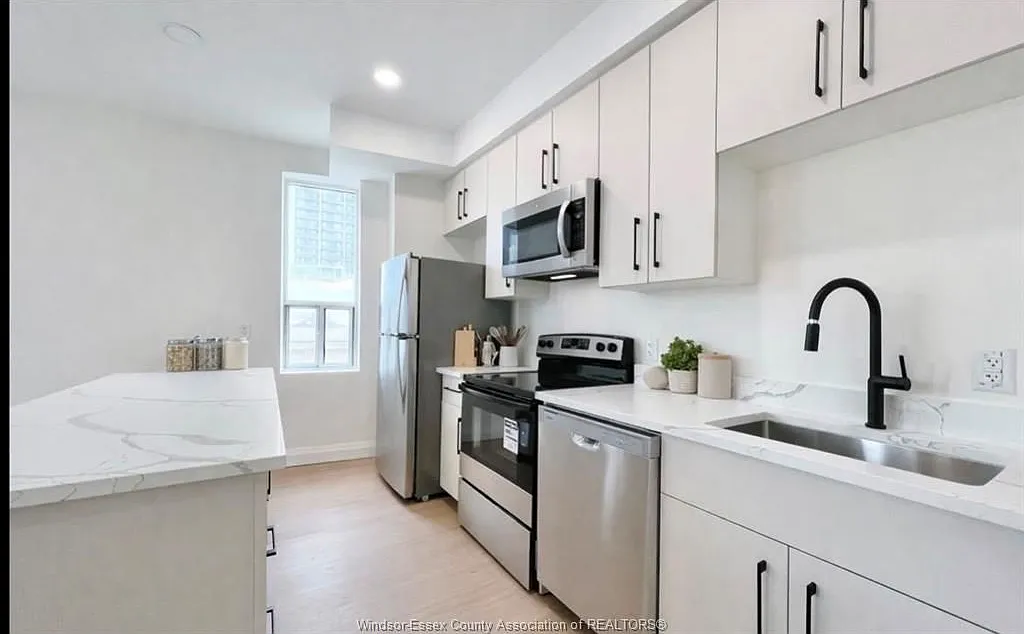 1 bed, 1.0 bath, $1,675 — Photo 2