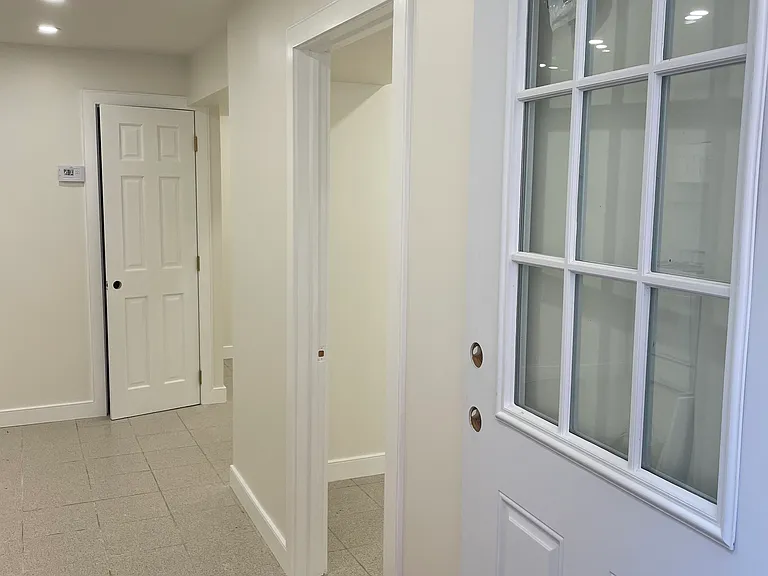 27 Washington Ave #B — Photo 2