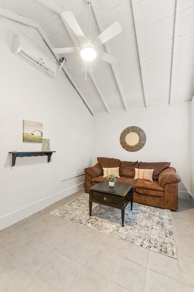 2 bed, 800 sqft, $900 — Photo 1