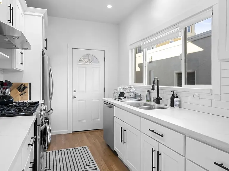 4045 Manila Ave #3 — Photo 8