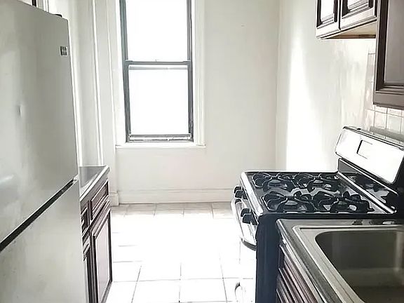 3rd image of 2101 Westbury Ct APT 3I