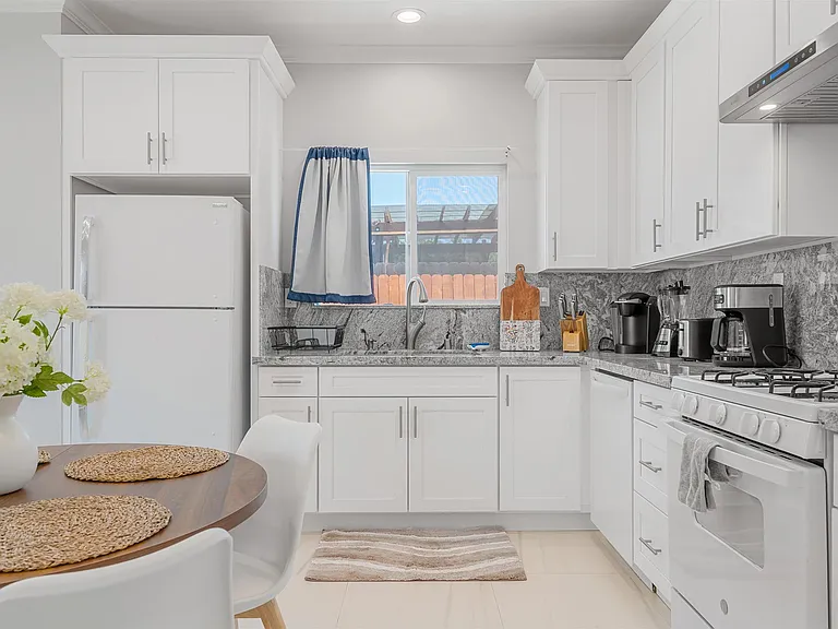 8605 Amy Ave — Photo 22