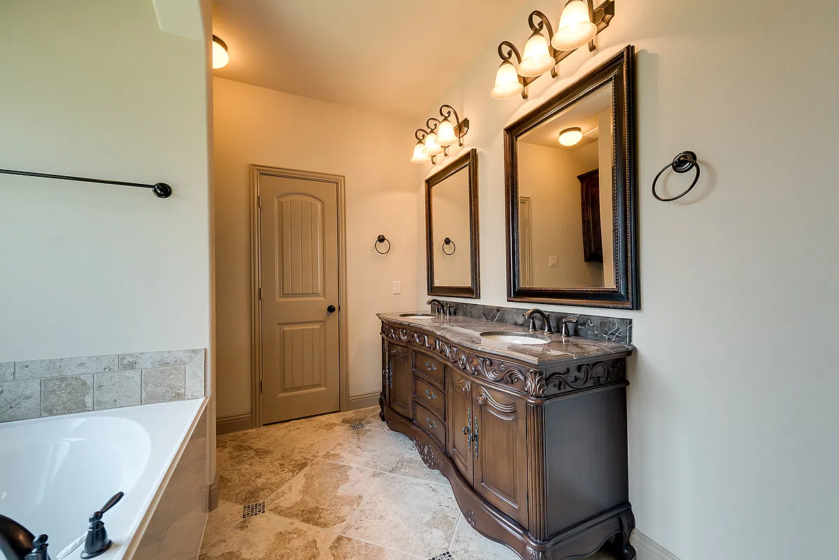 3 bed, 2124 sqft, $2,245 — Photo 4