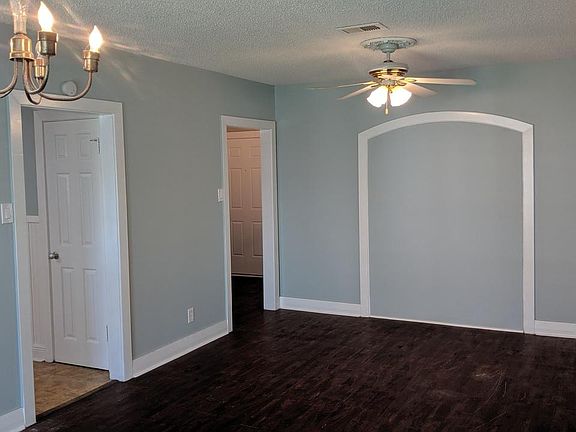 3rd image of 4114 Avenue S 1/2