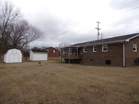 4th image of 221 Powerline Dr