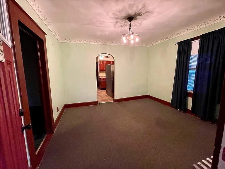 112 N Roosevelt Ave — Photo 3