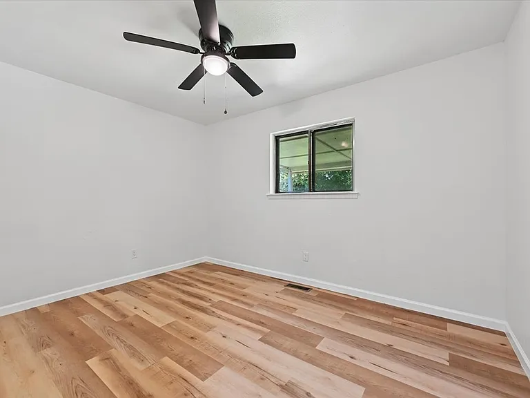 1224 S Broadway St — Photo 16