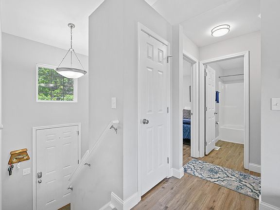 3rd image of 431 Sunnybrook Dr