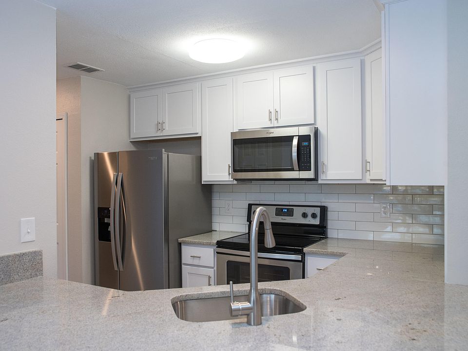 1st image of 900 Ironwood Dr Unit 915