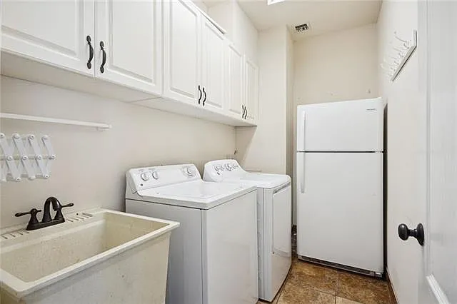 305 Charles Ct — Photo 18