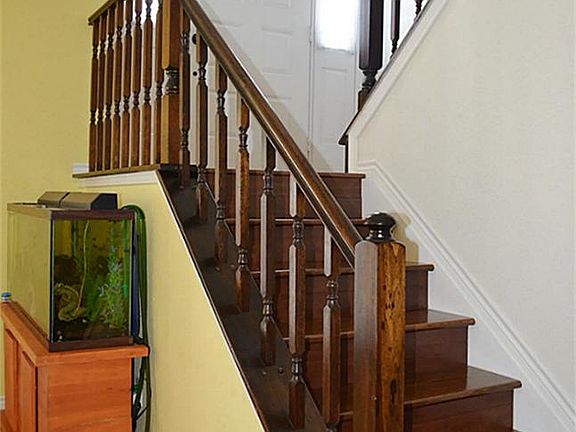 STAIRS FROM FOYER TO GROUND LEVEL