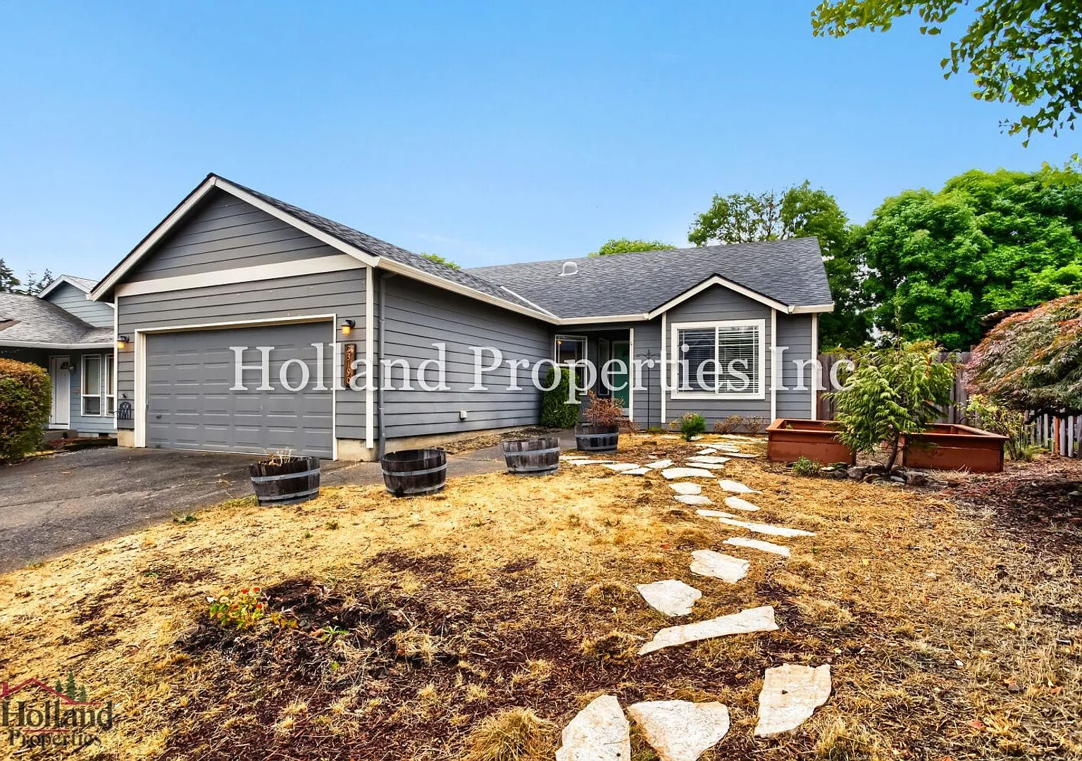 Beautiful Single-Level Sherwood Home with A/C, Fenced Yard & 2-Car Garage — Photo 1