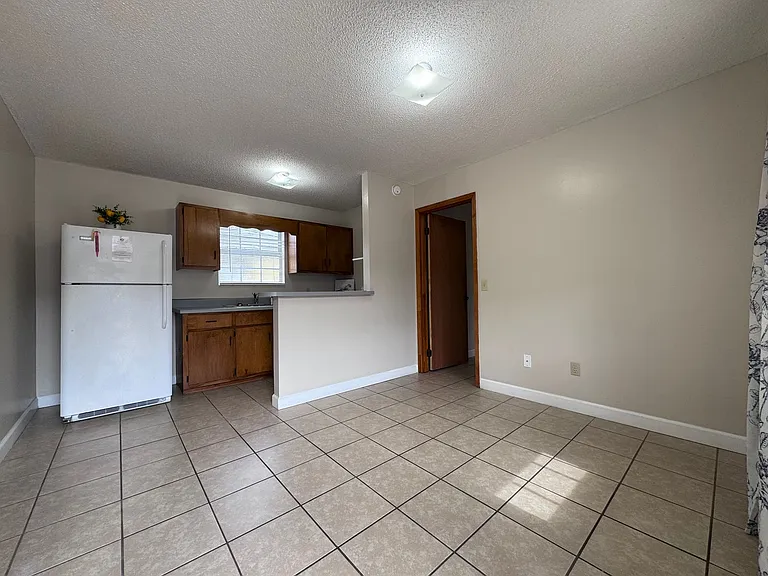 604 E Madison St — Photo 6