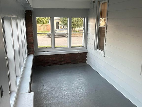 3rd image of 1302 W Missouri St