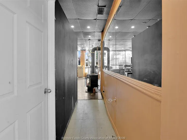 900 Ottawa St — Photo 10