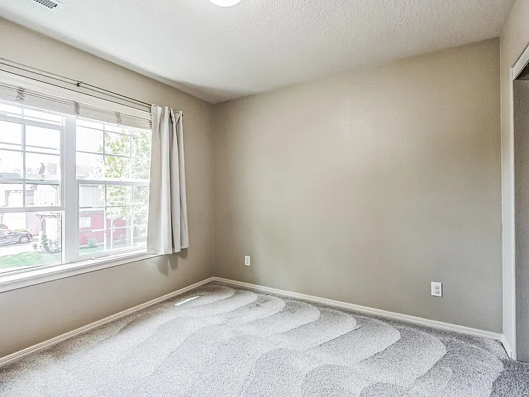 949 SE Tamango St — Photo 6