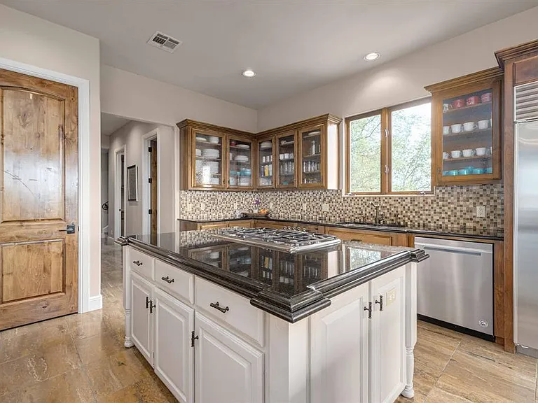 9104 Atwater Cv — Photo 11