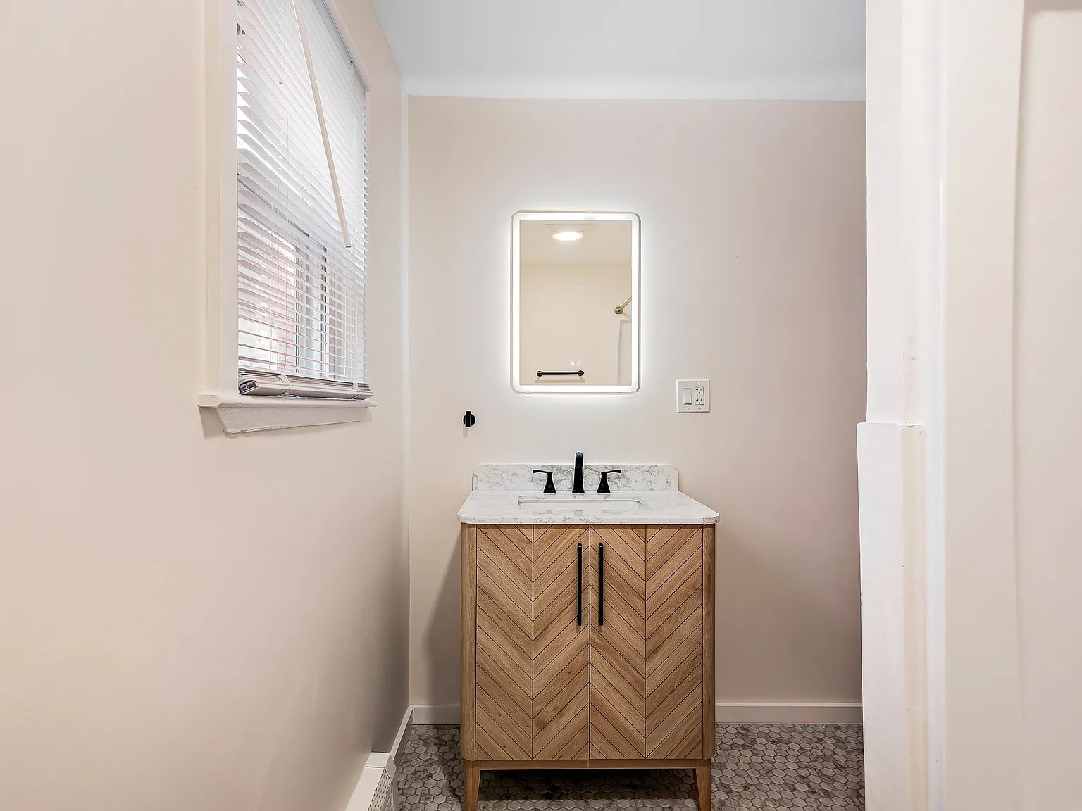 2 bed, 1050 sqft, $2,875 — Photo 3