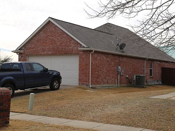 3rd image of 2700 Winterberry Ln