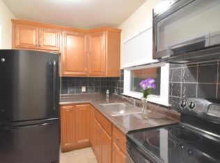 200 Point Beach Dr, Milford, CT 06460